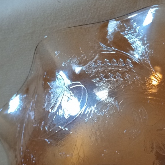 JEANNETTE VINTAGE SHIMMERY MARIGOLD CARNIVAL GLASS, RUFFLED EDGES,GOOD CONDITION - Picture 7 of 8